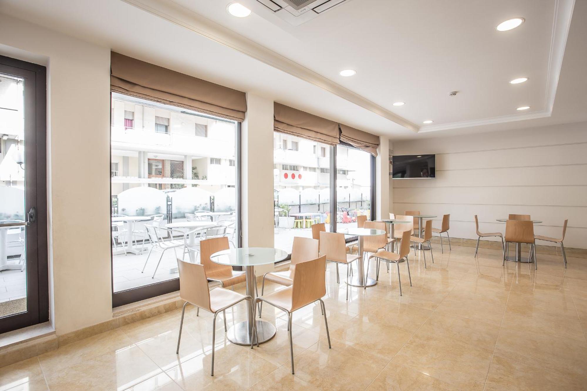 צ'סנטיקו Hotel Roxy & Beach מראה חיצוני תמונה