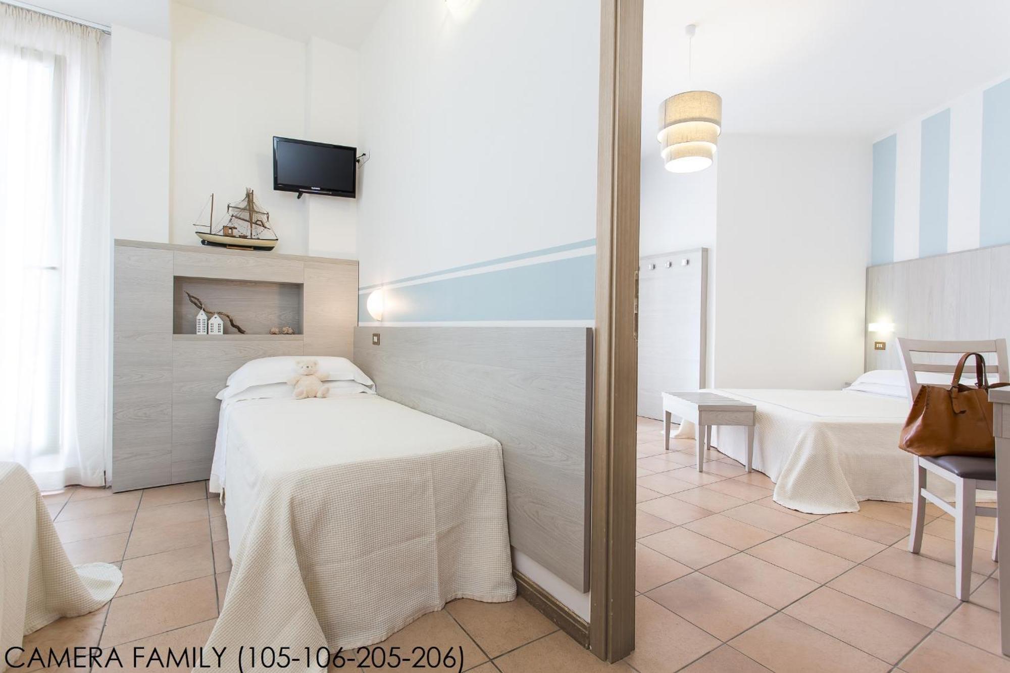 צ'סנטיקו Hotel Roxy & Beach מראה חיצוני תמונה