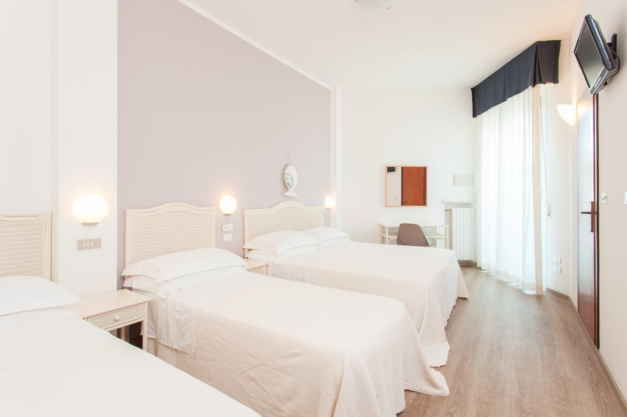 צ'סנטיקו Hotel Roxy & Beach מראה חיצוני תמונה